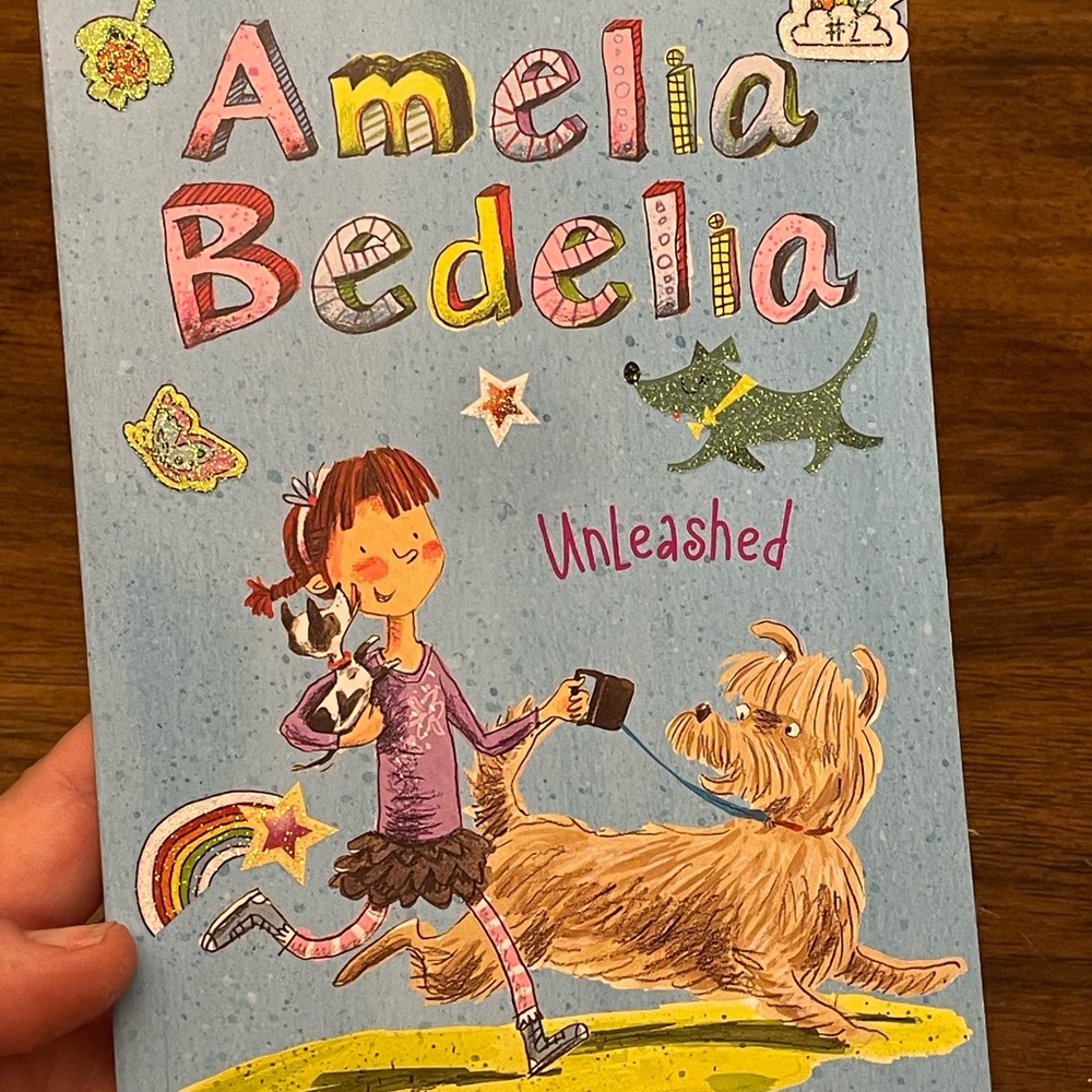 Amelia Bedelia includes books 1 through 5 - Picture 4 of 8